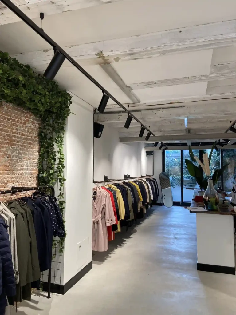 Clothes shop powergear track lighting